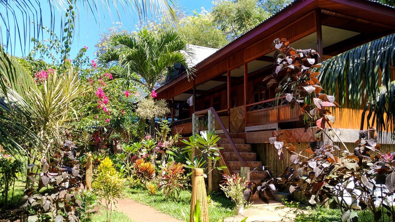 Panorama Backpackers Bunaken Exterior foto