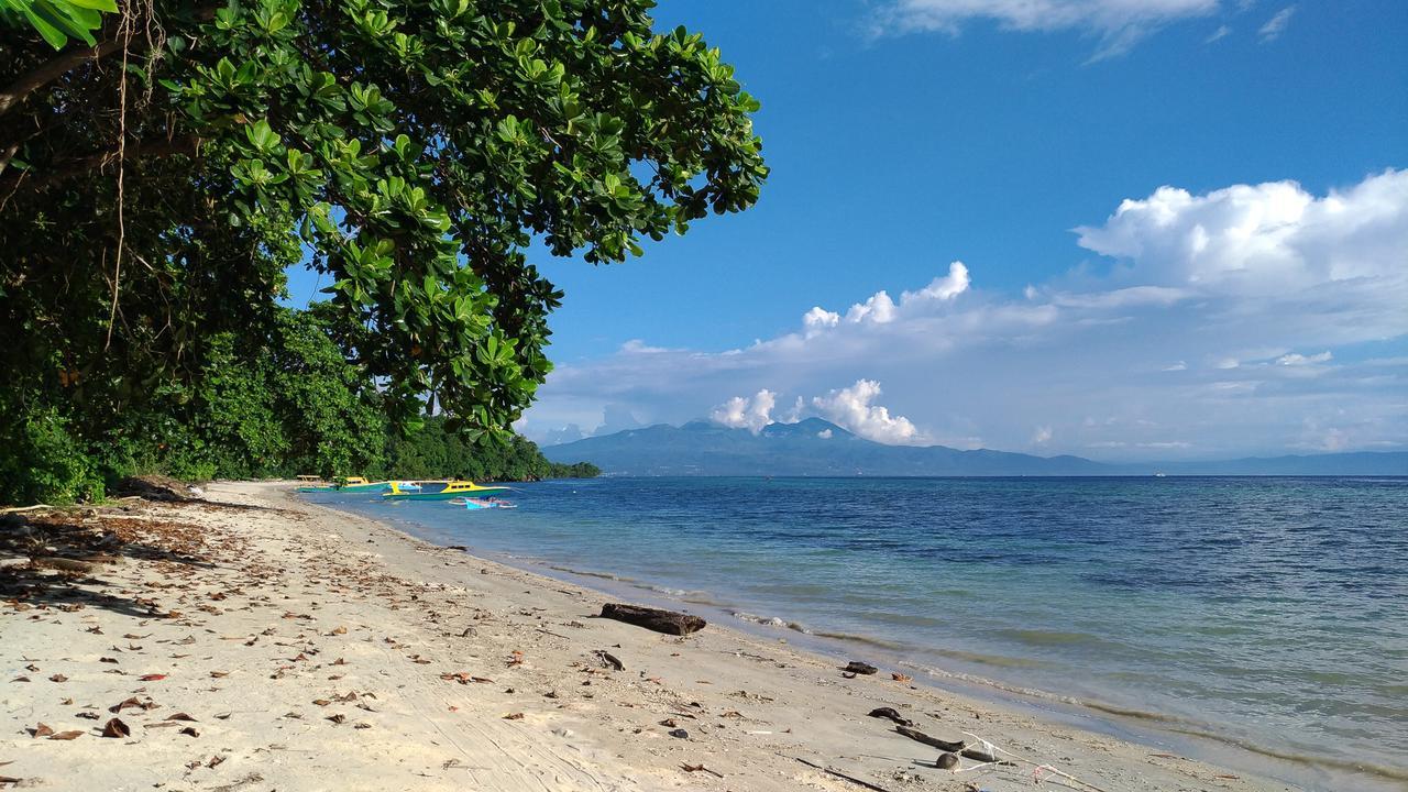 Panorama Backpackers Bunaken Exterior foto