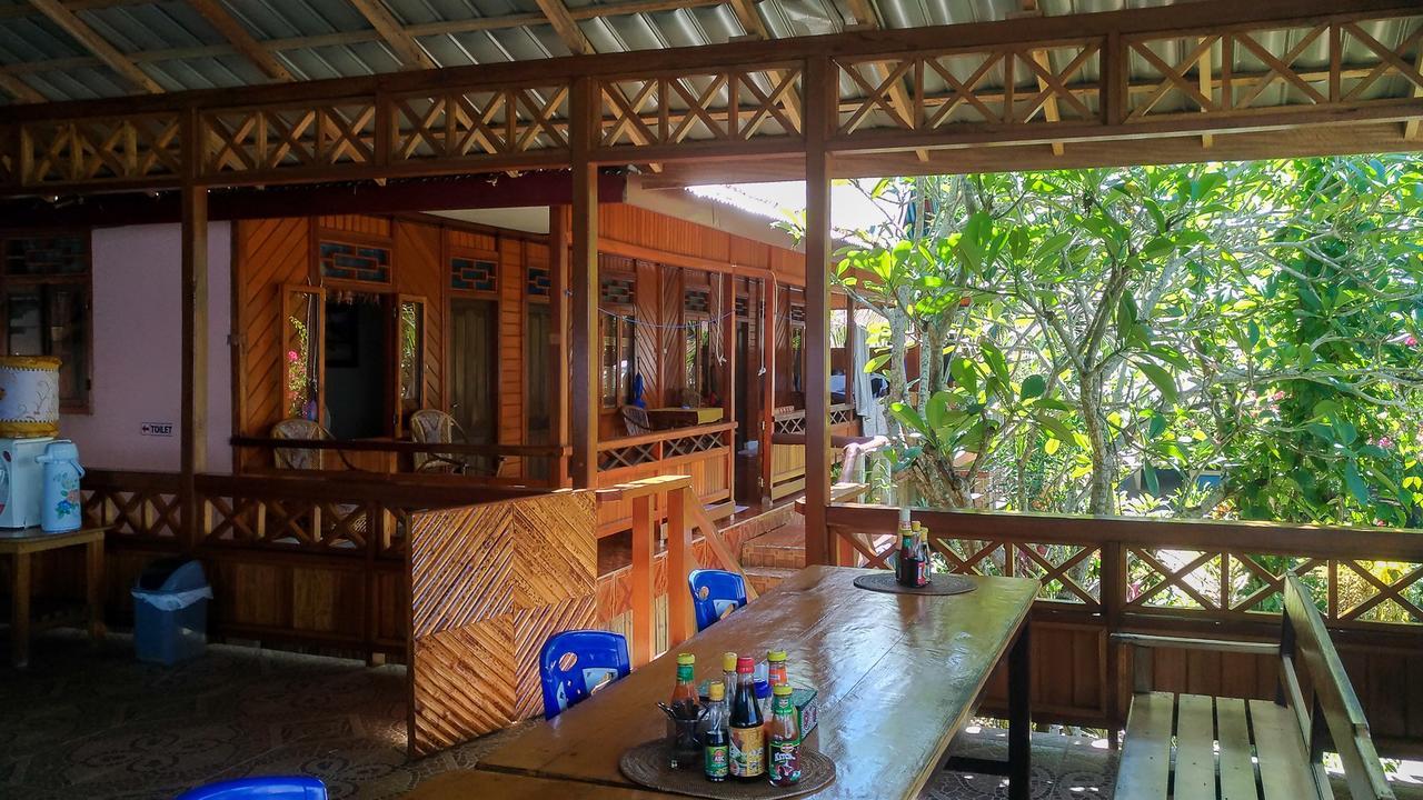 Panorama Backpackers Bunaken Exterior foto